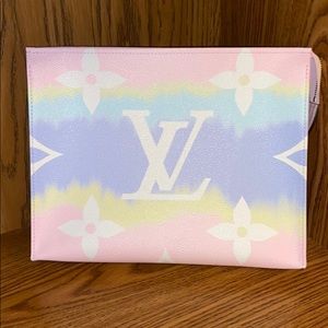 Escape toiletry pouch 26